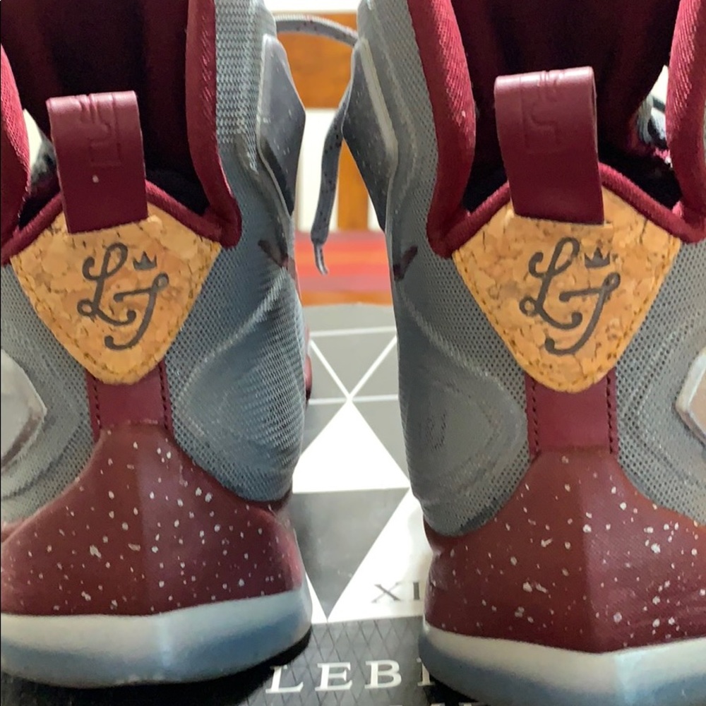 Lebron 13 LMTD opening nights. Size 14 - Picture 3 of 7